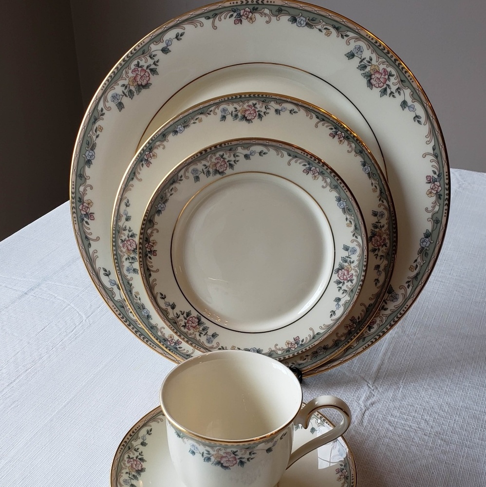 SOLD - 5 Piece Placesetting Lenox Spring Vista